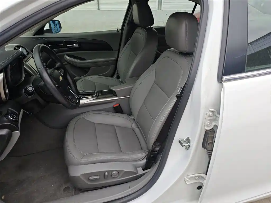Chevrolet Malibu 2014 2.0L Automatic Luxury фото 11