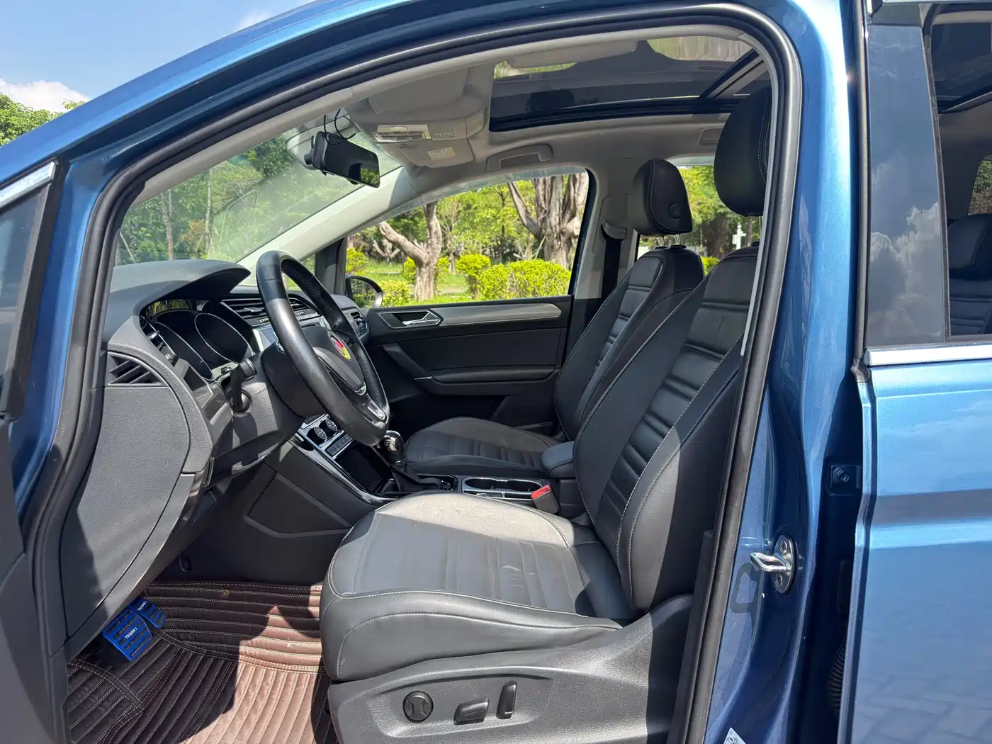 Volkswagen Touran 2018 Touran L 330TSI DSG Luxury фото 4