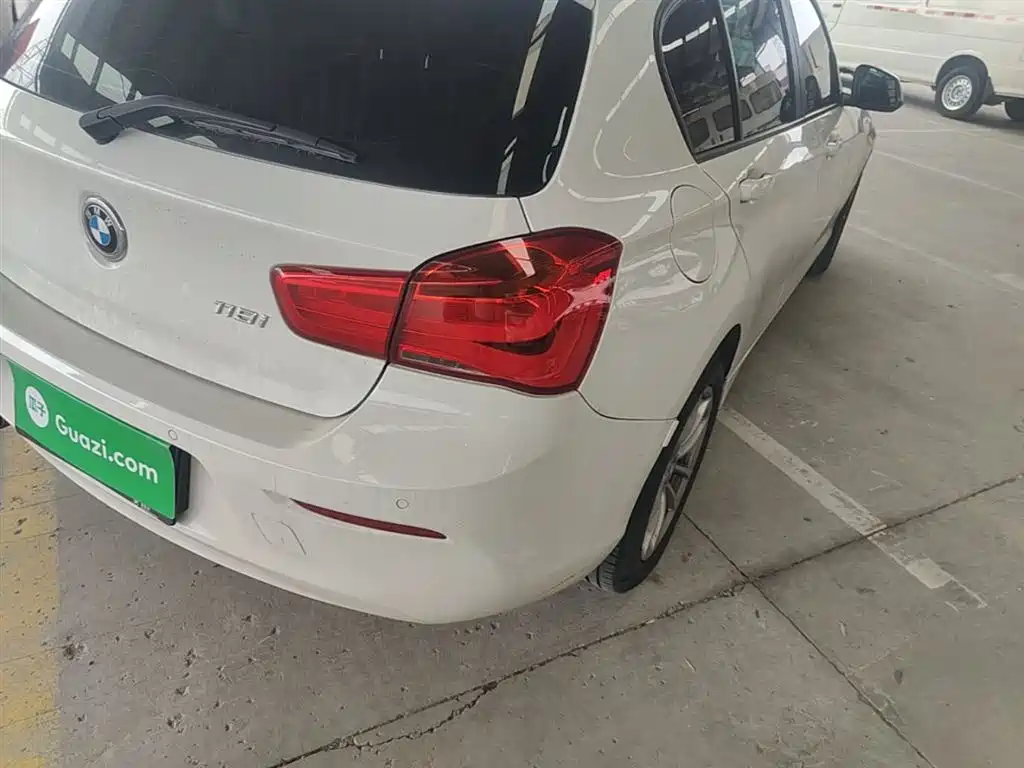 BMW 1 Series (Import) 2018 118i Leading фото 8