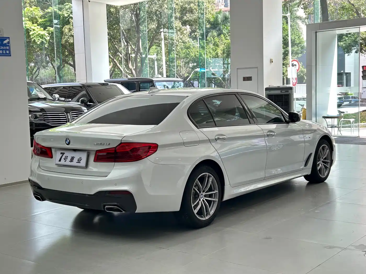 BMW 5 Series 2018 525Li Luxury Package фото 15
