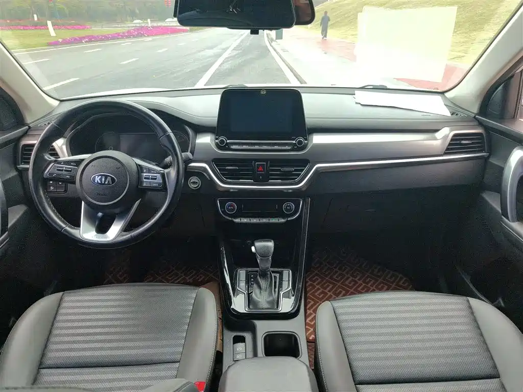 Kia Sportage 2019 2.0L Automatic Smart Luxury Edition фото 18