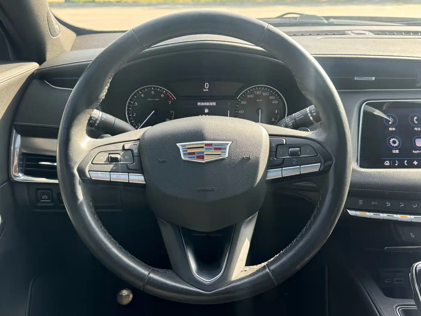 Cadillac XT4 2021 28T FWD Premium Edition фото 4