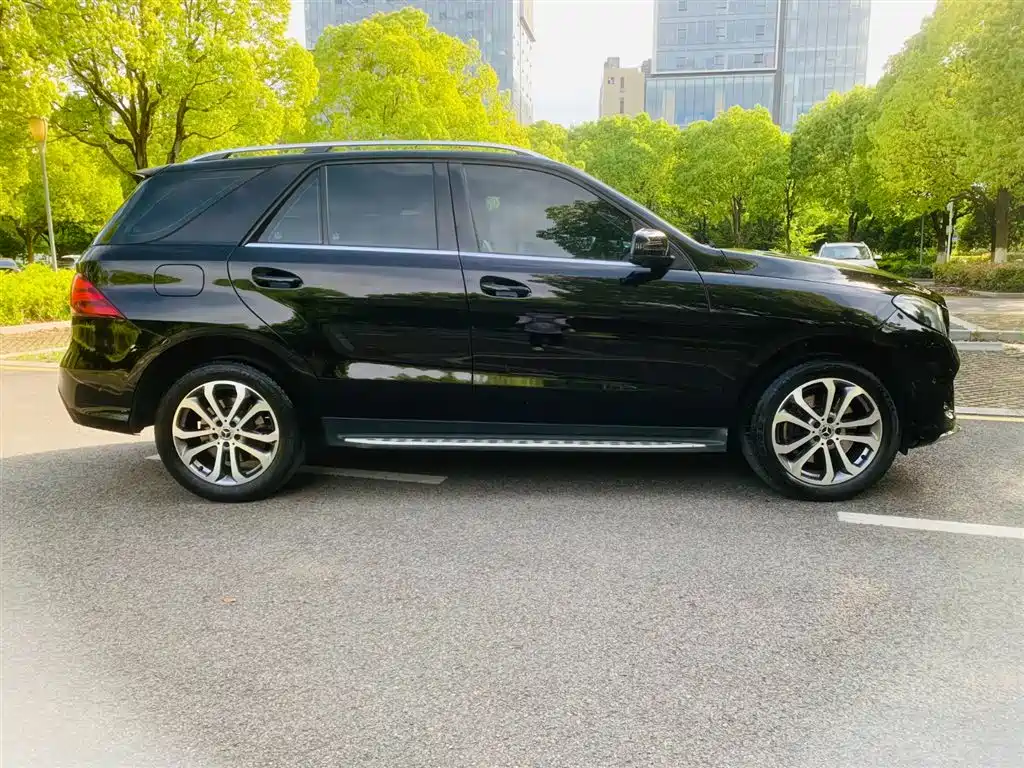 Mercedes-Benz GLE 2018 GLE 320 4MATIC Dynamic Ultimate Edition фото 4