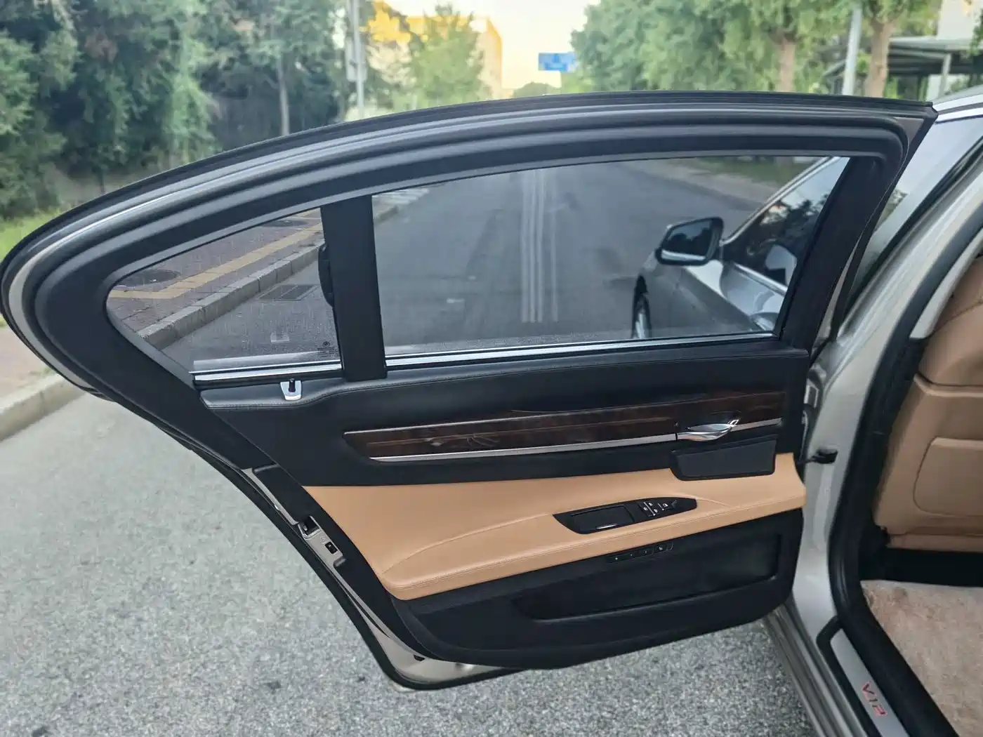 Photo 23 - BMW 7 Series