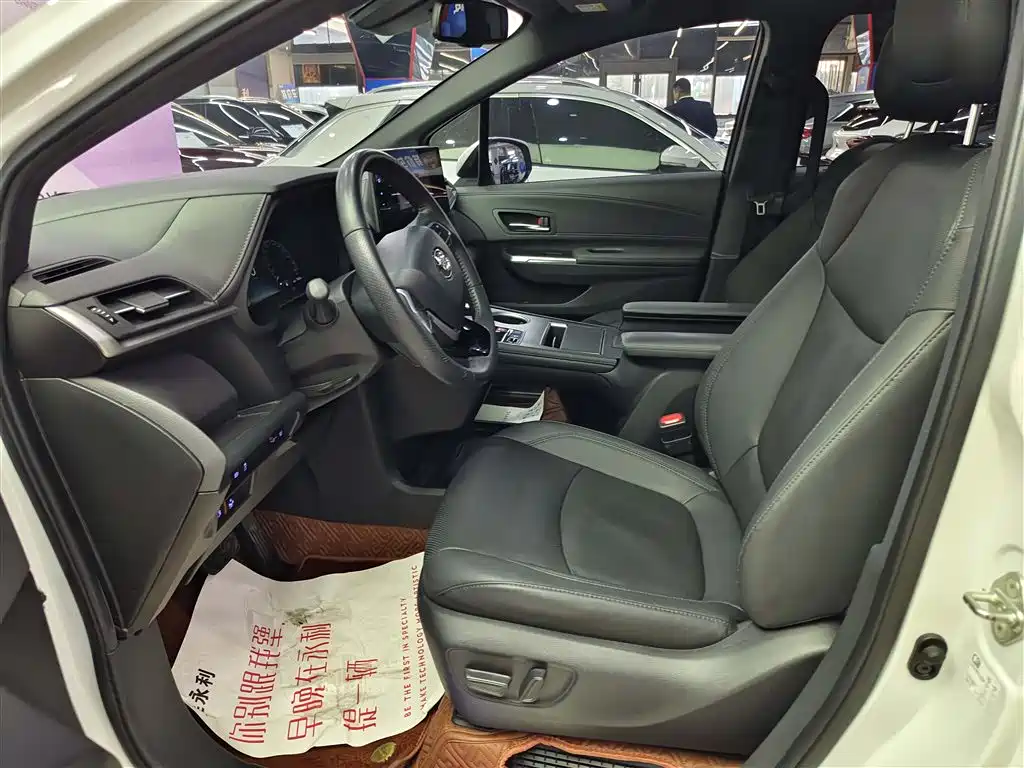 Toyota Sienna 2021 2.5L Hybrid Ultimate Edition фото 10