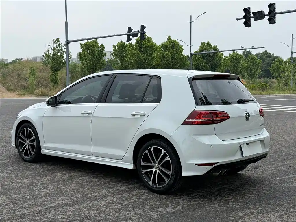 Volkswagen Golf 2015 1.4TSI Automatic R-Line фото 9