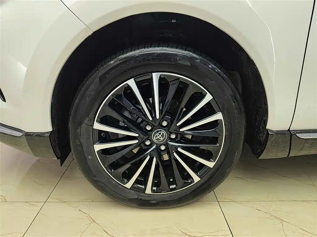 Toyota Venza 2022 2.0L CVT 2WD Premium фото 8