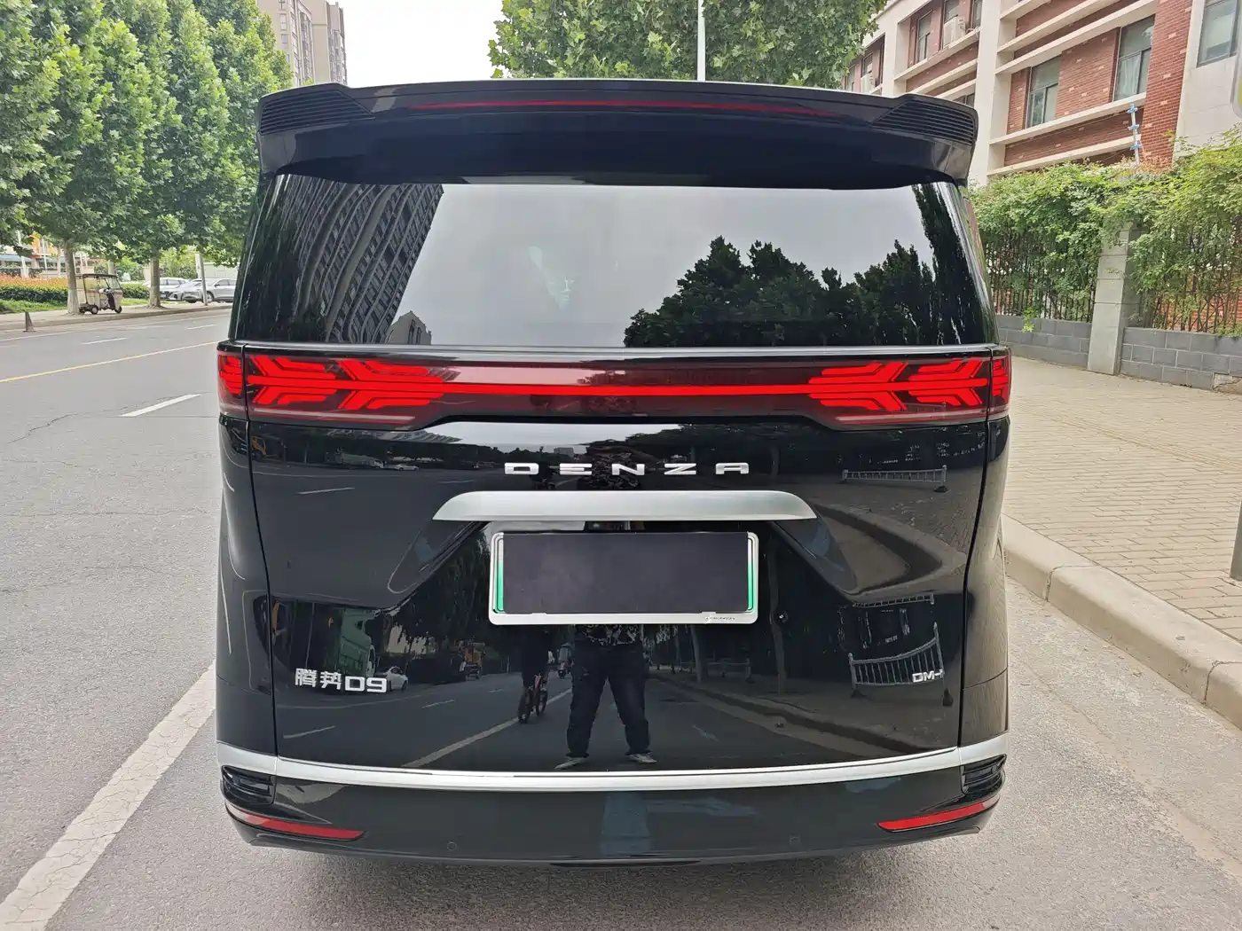 Denza D9 2022 DM-i 1040 Premium фото 11