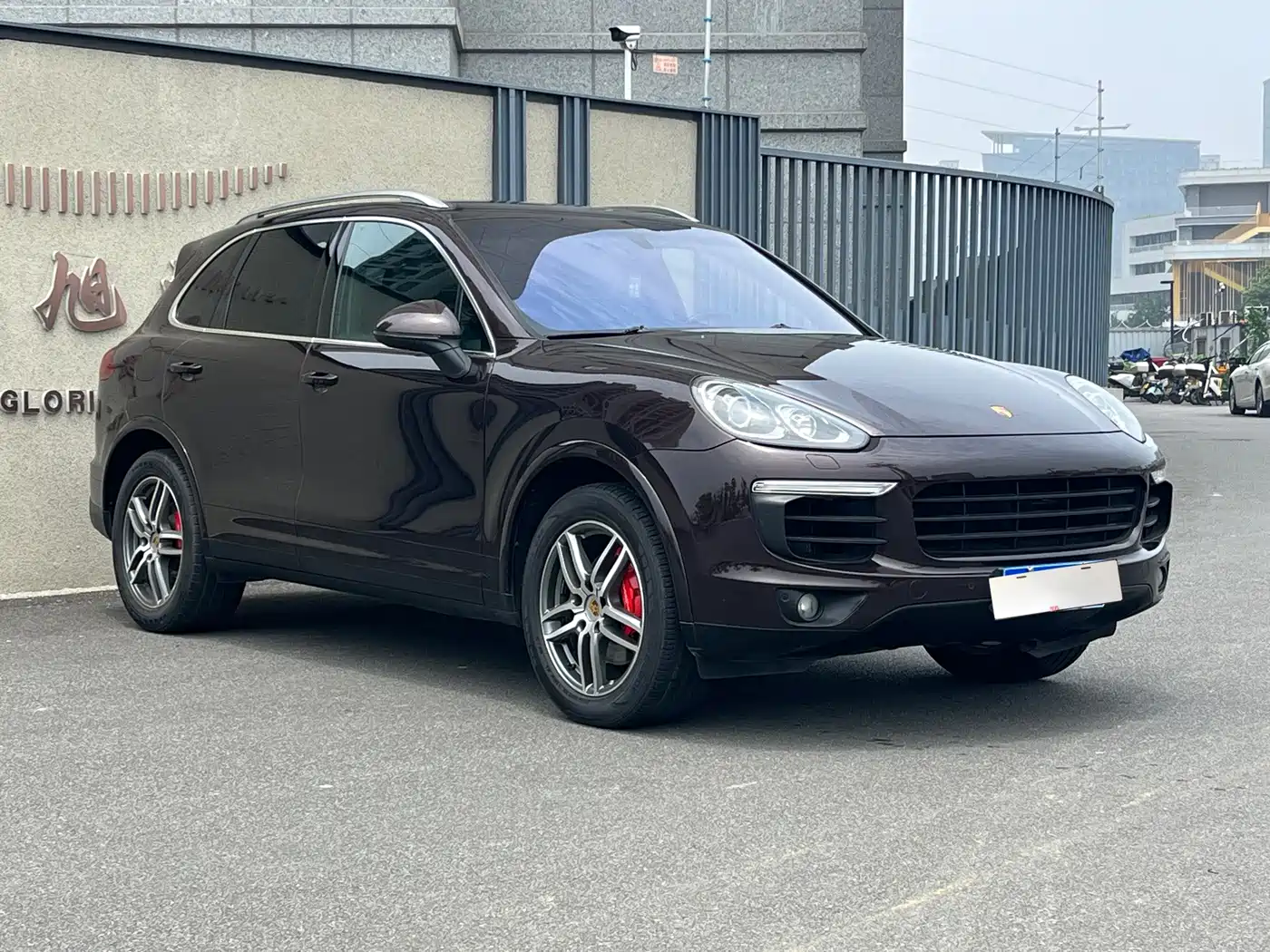 Photo 2 - Porsche Cayenne
