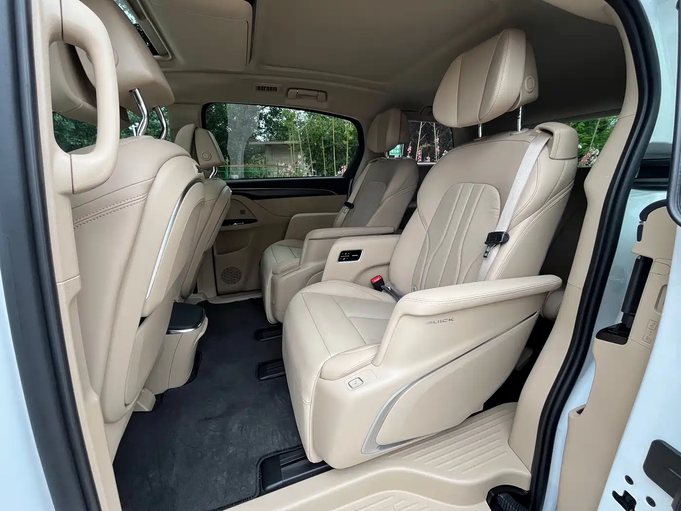 Buick GL8 New Energy 2025 Land Honor Premium Edition 7-Seater фото 10