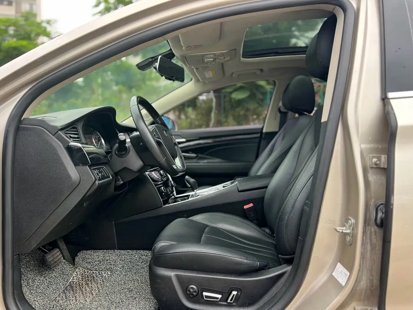 Фото 4 - Geely Borui