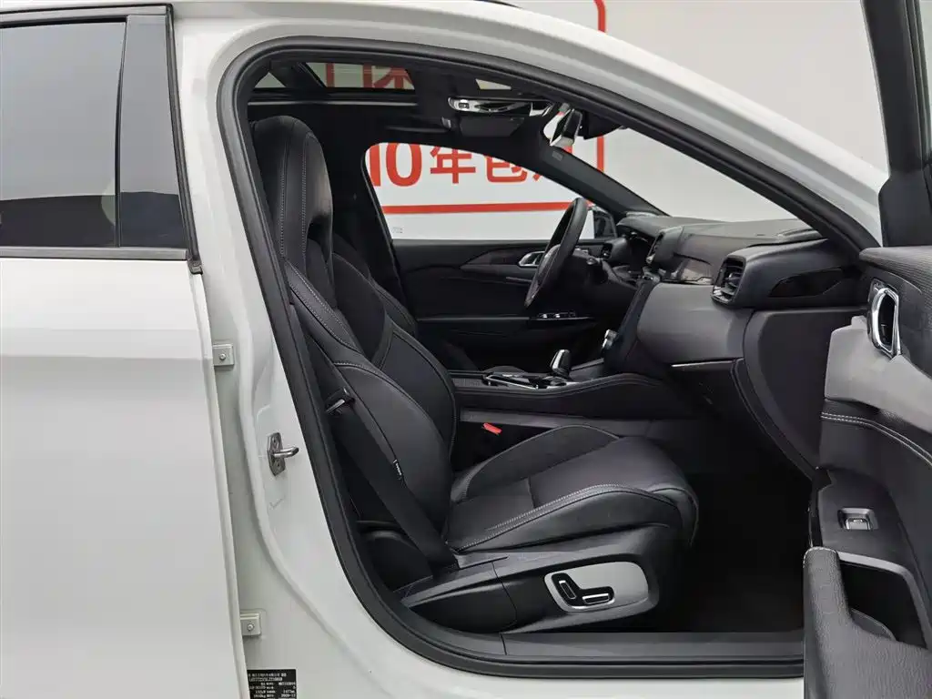 Lynk & Co 02 2021 1.5TD DCT 2WD Power Champion Edition фото 23