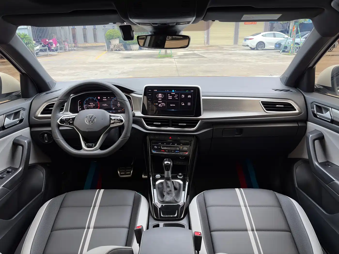Volkswagen T-ROC 2025 300TSI DSG 2WD Dawn Edition фото 11