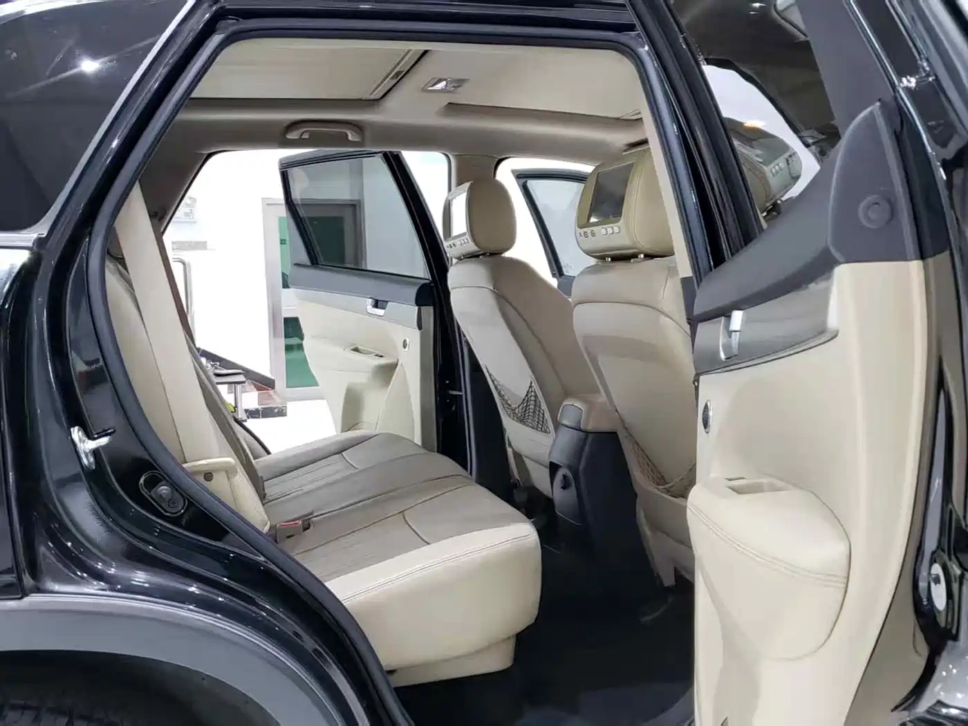 Kia Sorento 2012 2.4L Gasoline Luxury Edition фото 9