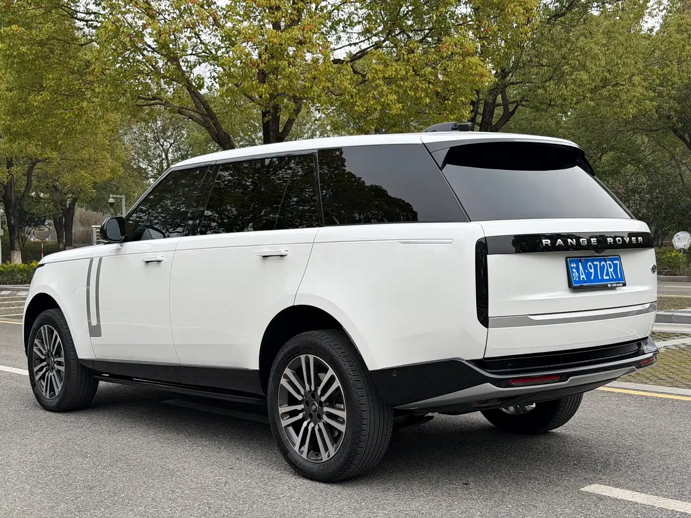 Land Rover Range Rover 2023 3.0 L6 400PS Genesis Extended Version фото 26