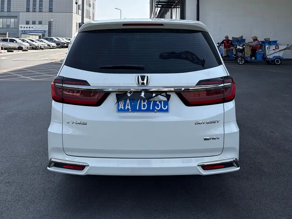 Honda Odyssey 2024 2.0L e:HEV Sharp·Comfort Edition фото 4