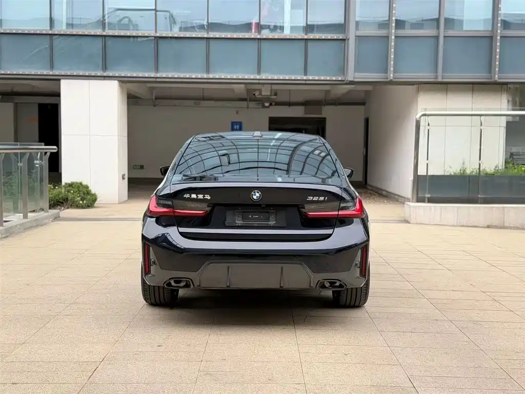 BMW 3 Series 2024 325i M Sport Shadowline Package фото 24
