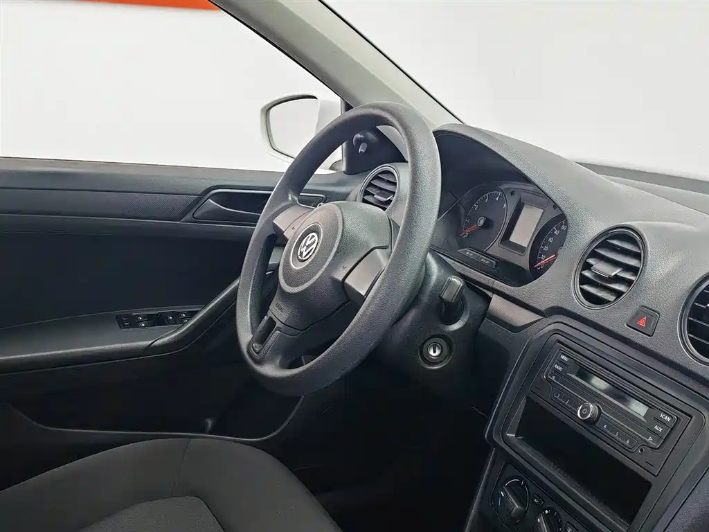 Volkswagen Jetta 2015 1.6L Manual Trend фото 22