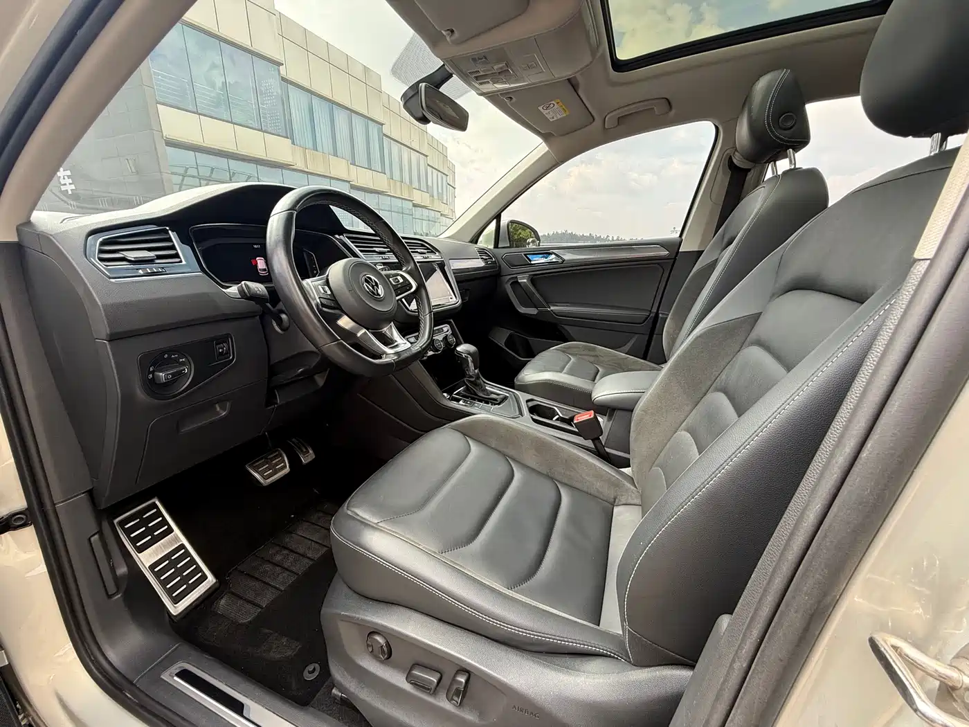 Volkswagen Tiguan L 2021 330TSI Automatic 2WD R-Line Premium фото 4