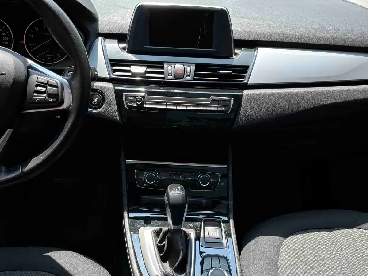 BMW 2 Series Touring 2016 218i Fashion Model фото 25