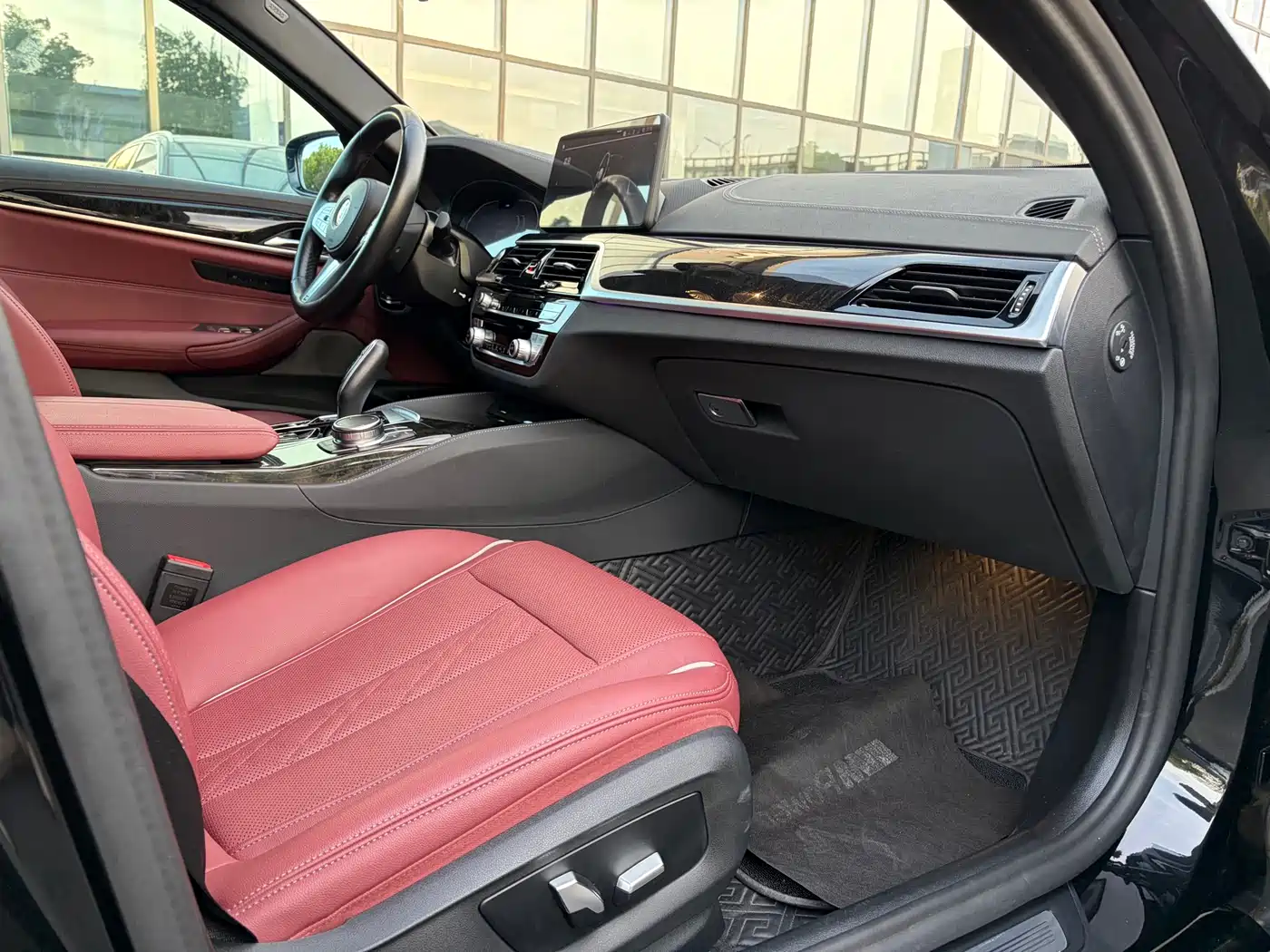 BMW 5 Series 2022 Model Second Facelift 525Li M Sport Package фото 12