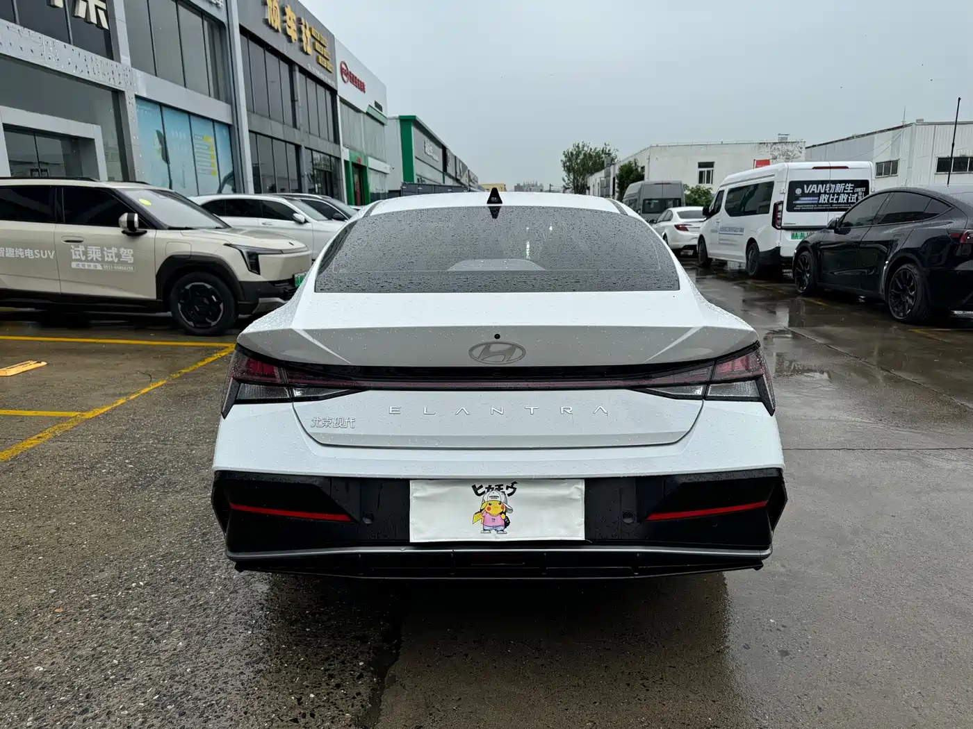 Hyundai Elantra 2023 Model 1.5L CVT LUX Premium Edition фото 12