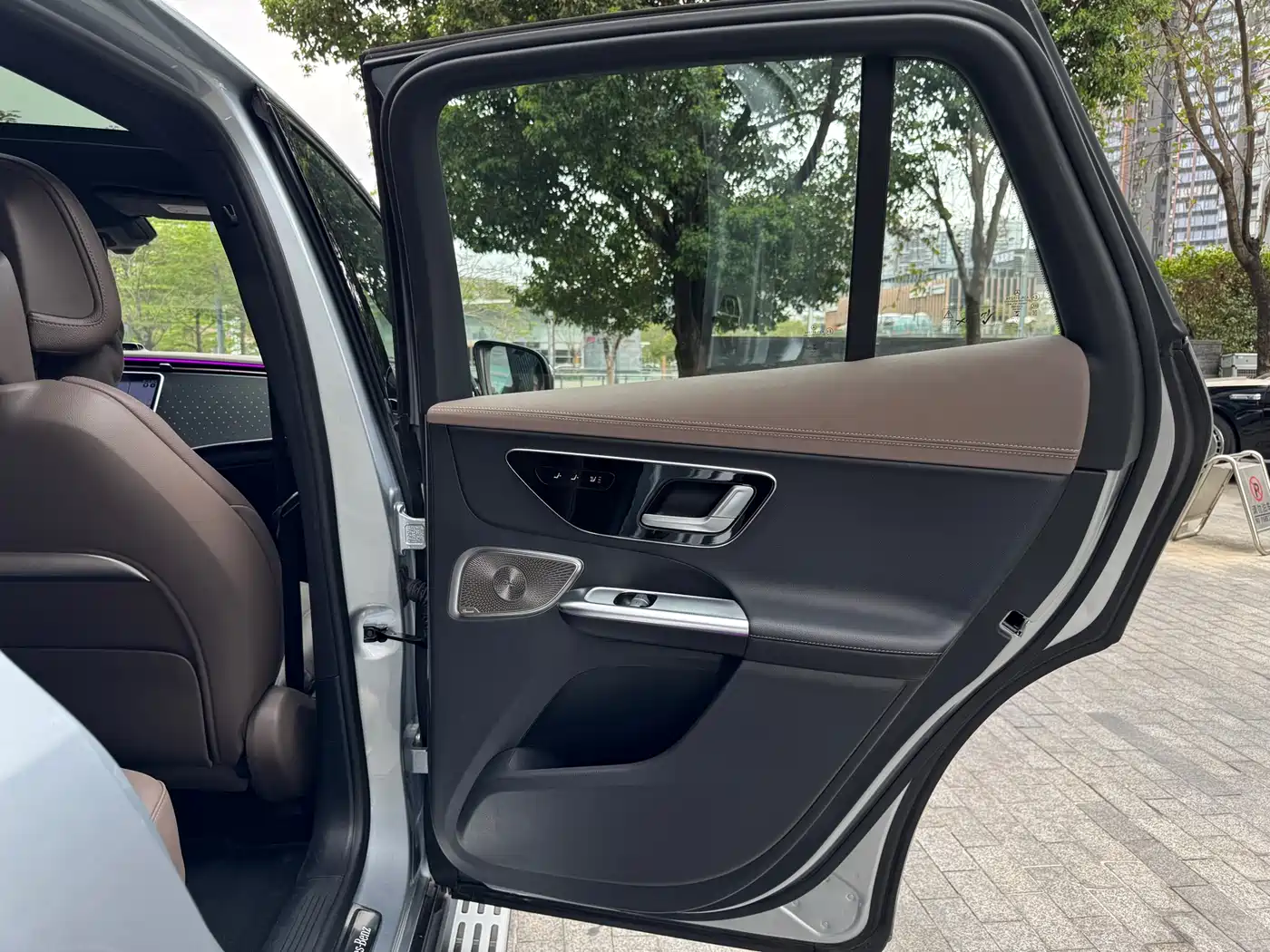 MERCEDES-BENZ EQE SUV