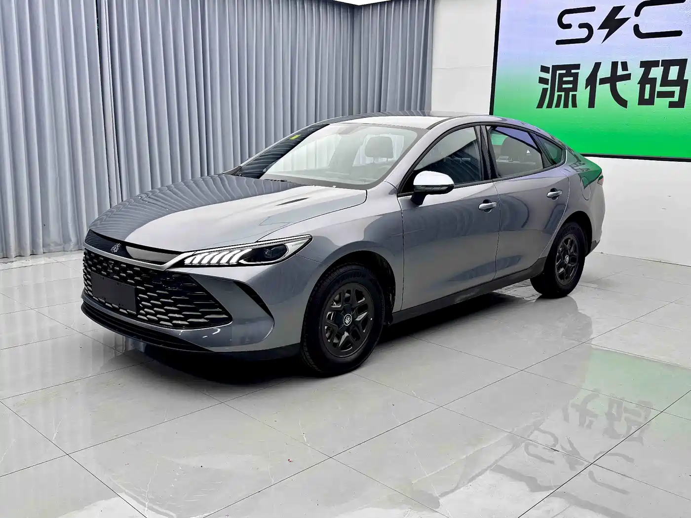 BYD Qin PLUS 2026 DM-i 128KM Progressive фото 4