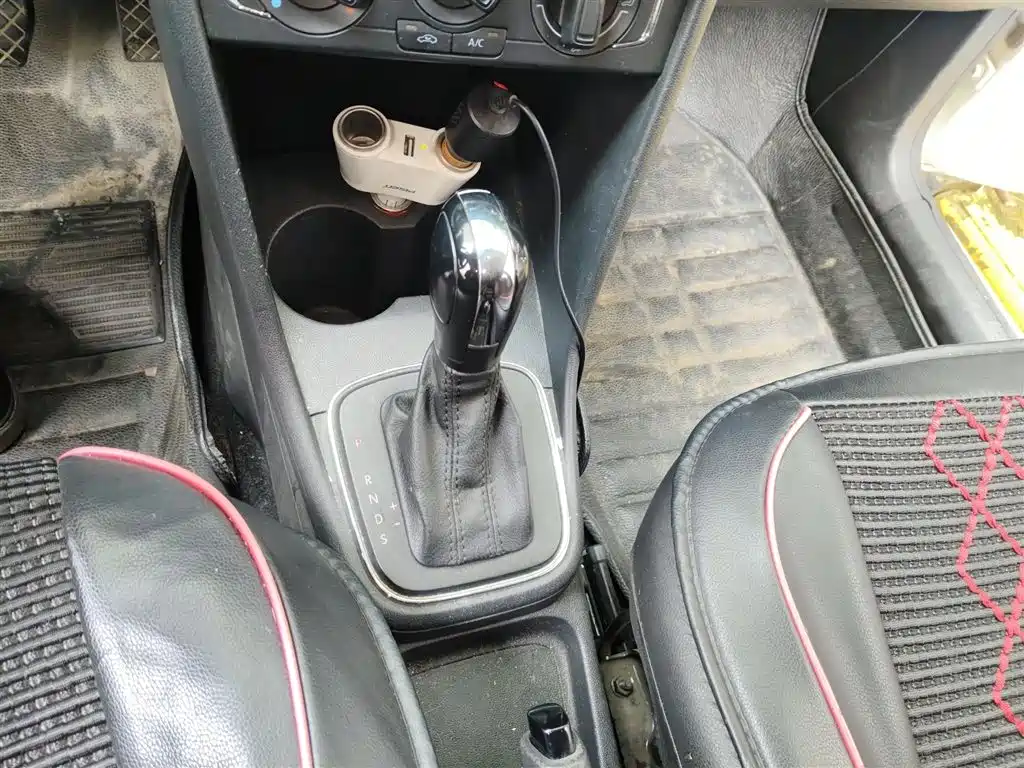 Volkswagen Polo 2014 1.4L Automatic Comfort Edition фото 7