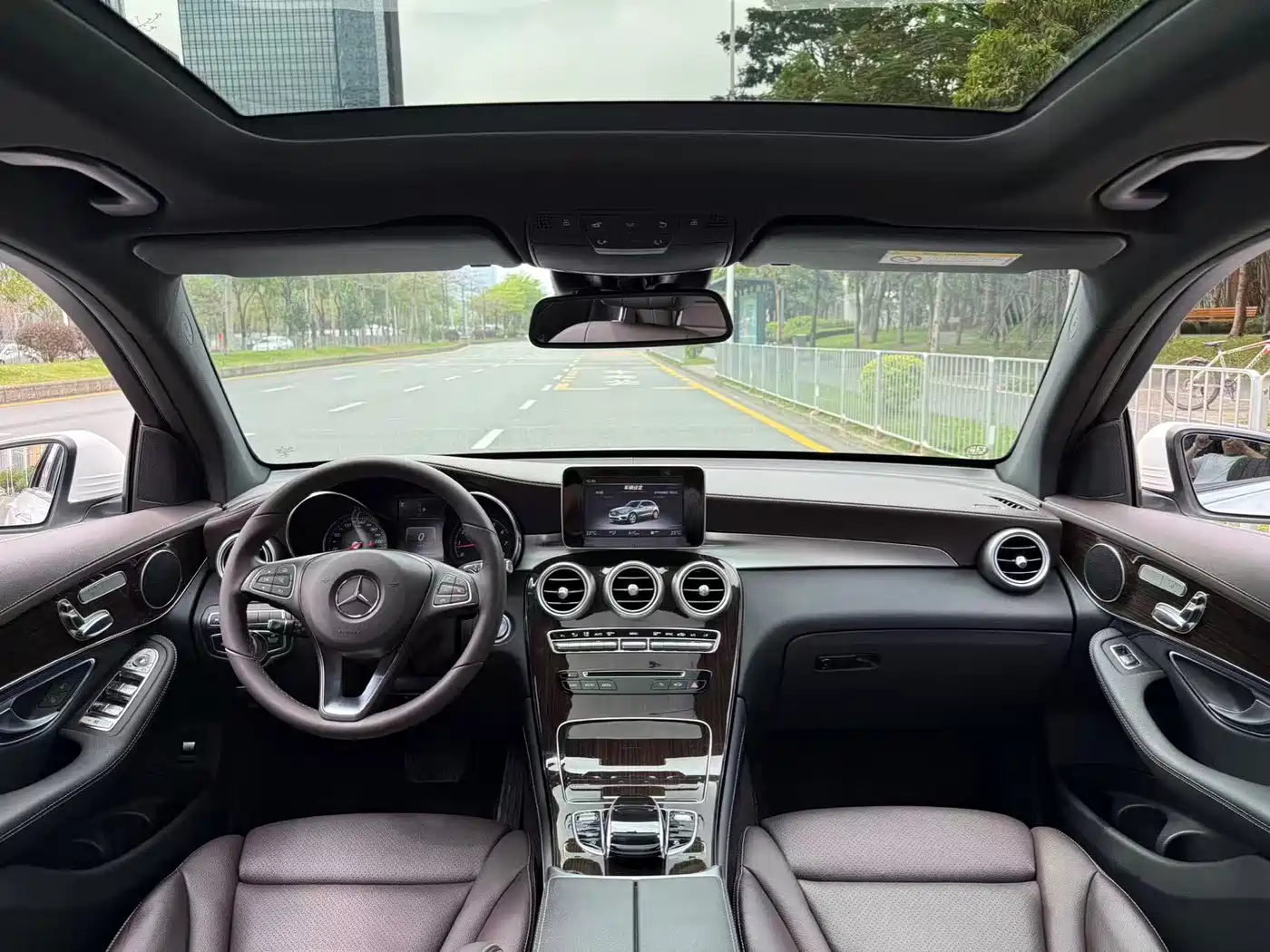 Mercedes-Benz GLC 2018 Facelift GLC 260 4MATIC Luxury фото 5