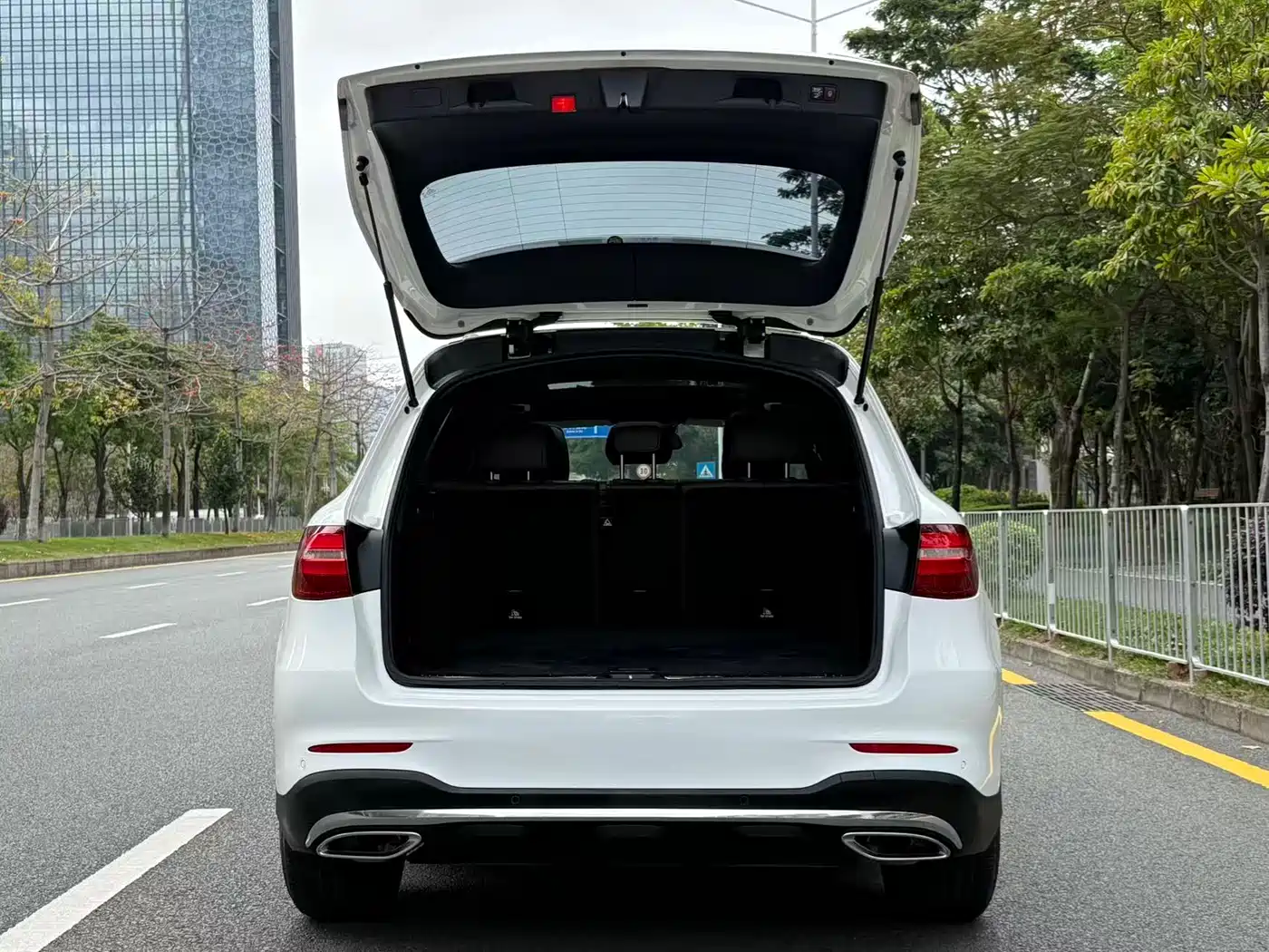 Mercedes-Benz GLC 2018 Facelift GLC 260 4MATIC Luxury фото 17