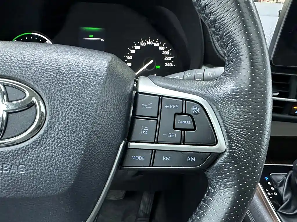 Toyota Sienna 2021 2.5L Hybrid Luxury Edition фото 25