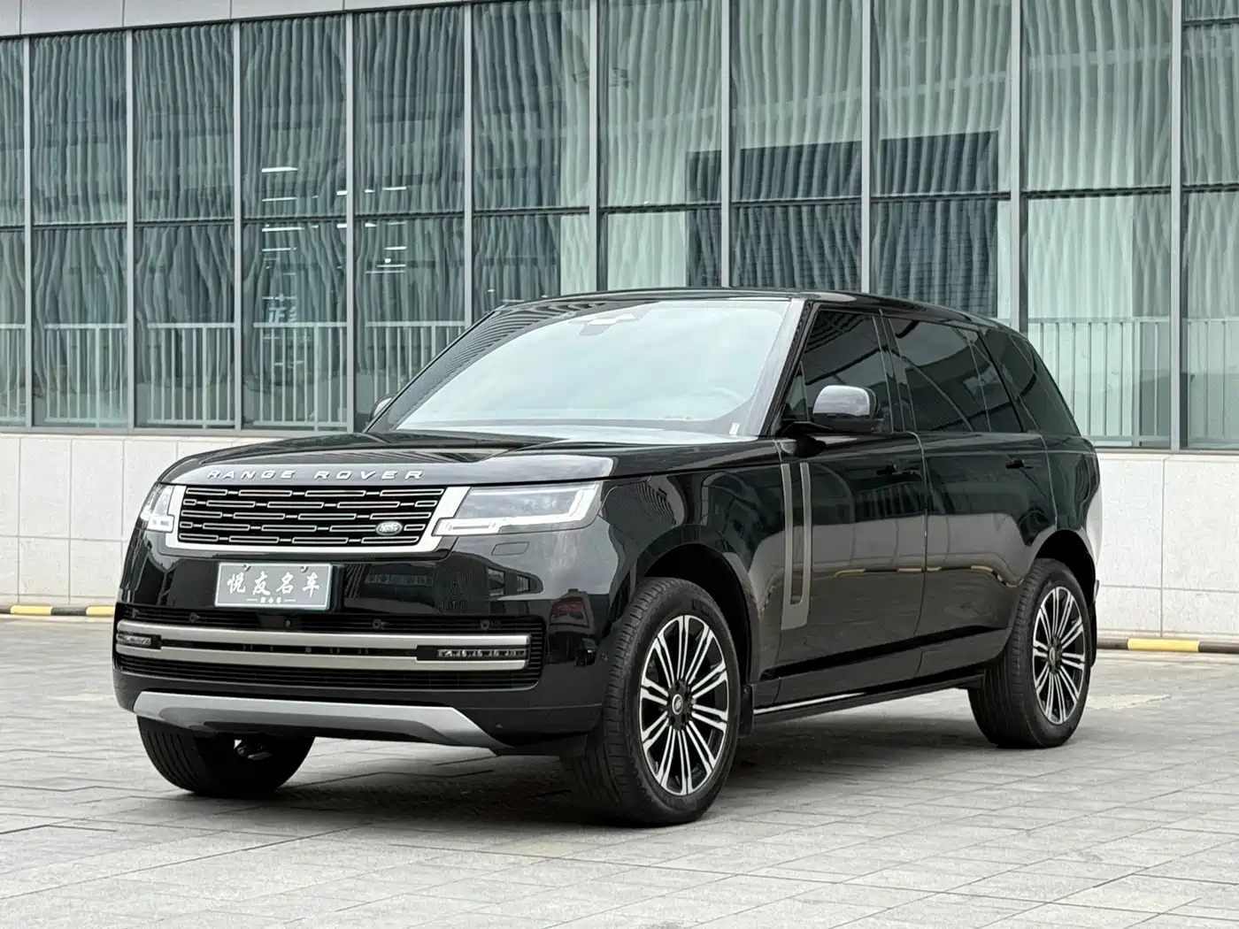Land Rover Range Rover 2023 3.0 L6 400PS Golden Age 7-Seater Long Wheelbase