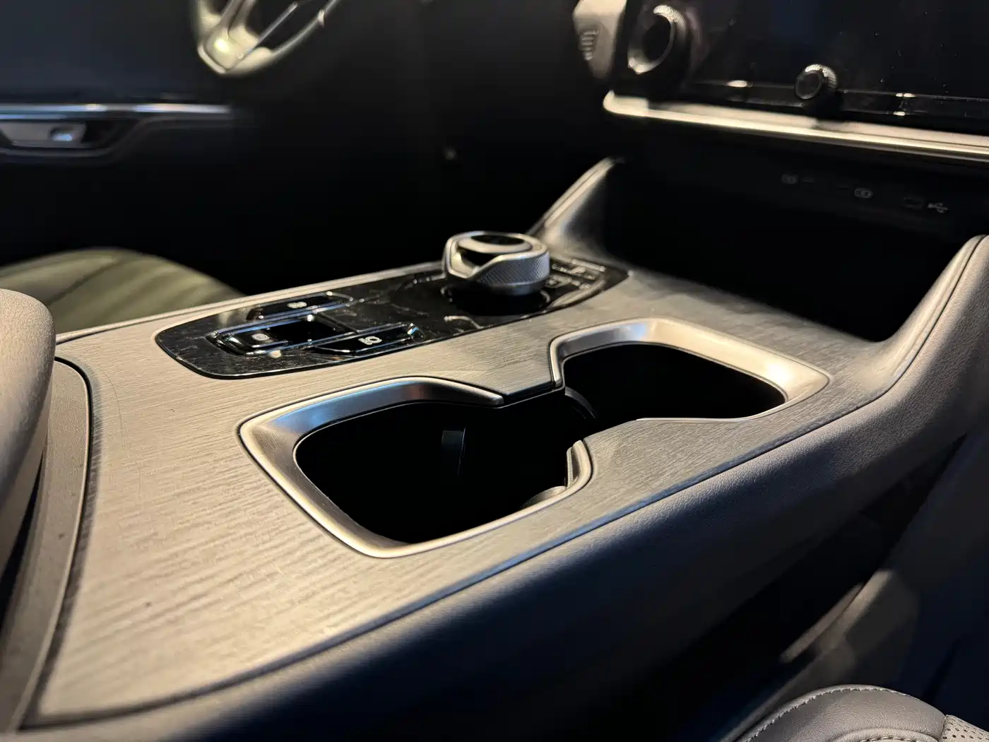 Lexus RZ 2023 450e 4WD Deluxe фото 9