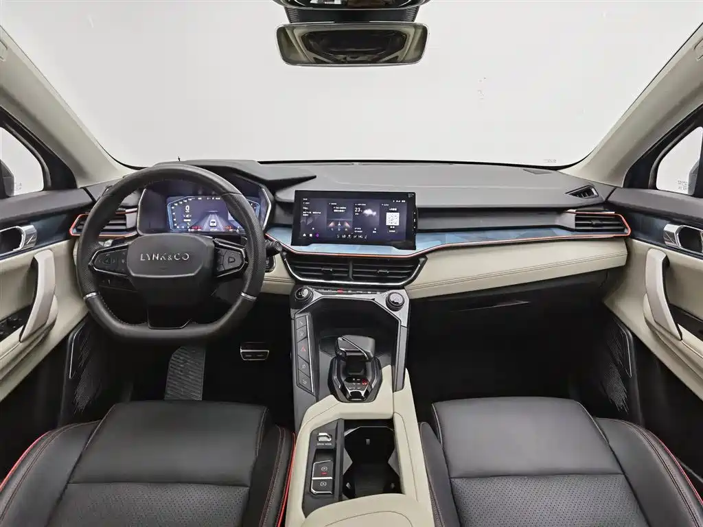 Lynk & Co 06 2020 1.5T Halo фото 5