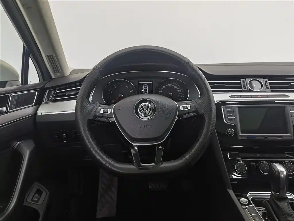 Volkswagen Magotan 2017 330TSI DSG Leading фото 11