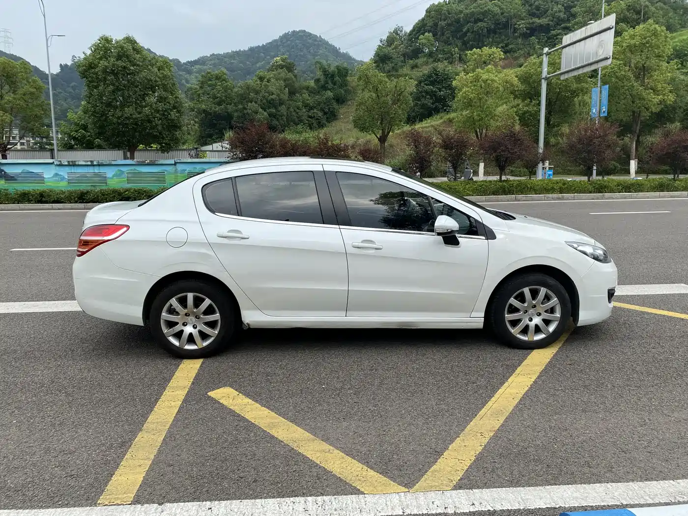 Peugeot 308 2014 Model Joy Edition Classic 1.6L Manual Trend Style фото 7