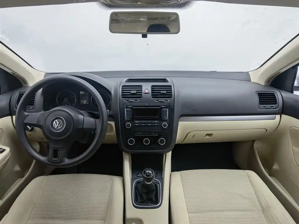 Volkswagen Sagitar 2011 1.6L Manual Comfort фото 5