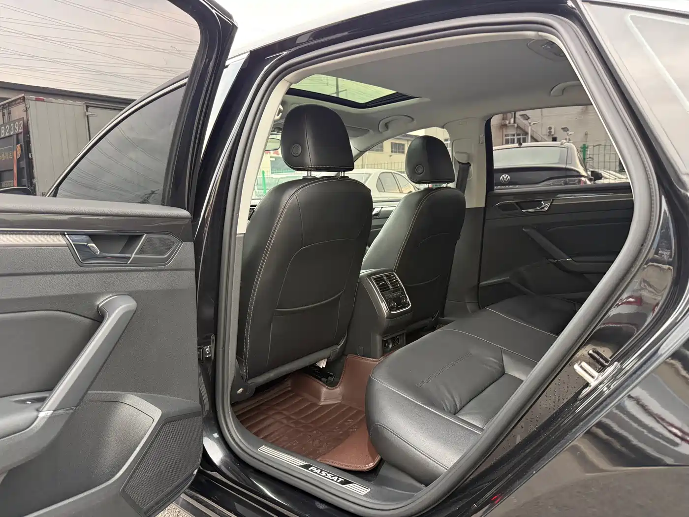 Volkswagen Passat 2017 330TSI DSG Luxury фото 5