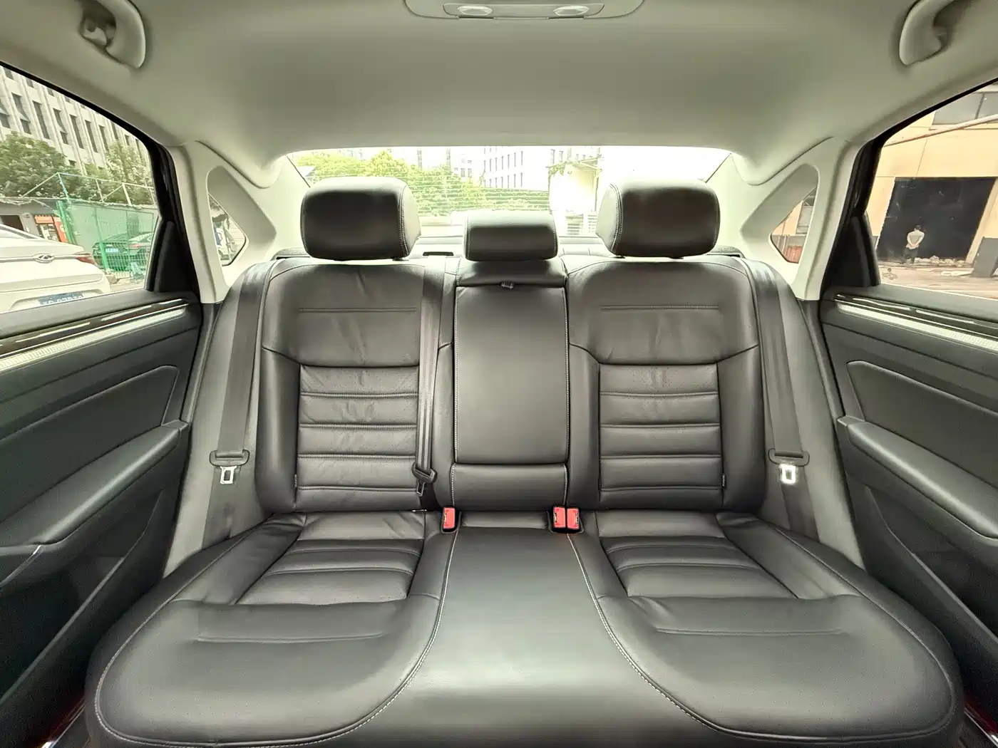 Volkswagen Passat 2017 330TSI DSG Luxury фото 21