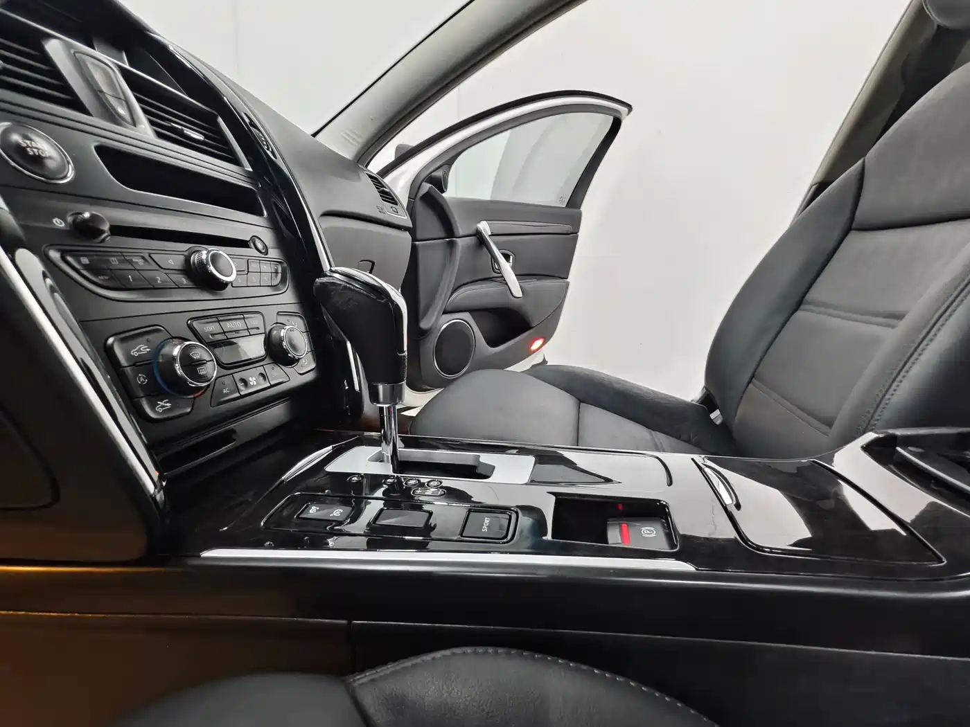 Renault Talisman 2013 2.5L Luxury Edition фото 12