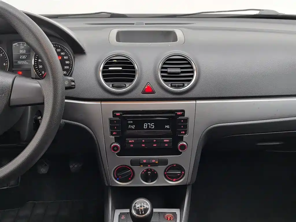 Volkswagen Lavida 2011 1.6L Manual Elegance Edition фото 12