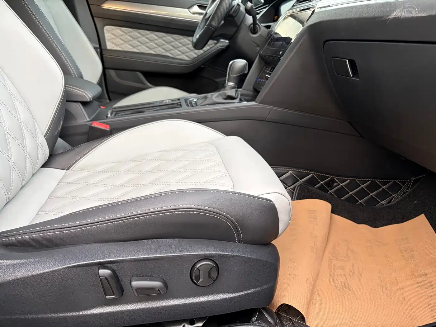 Volkswagen Magotan 2023 2 Million Units Anniversary Edition 330TSI DSG Leading Type фото 12