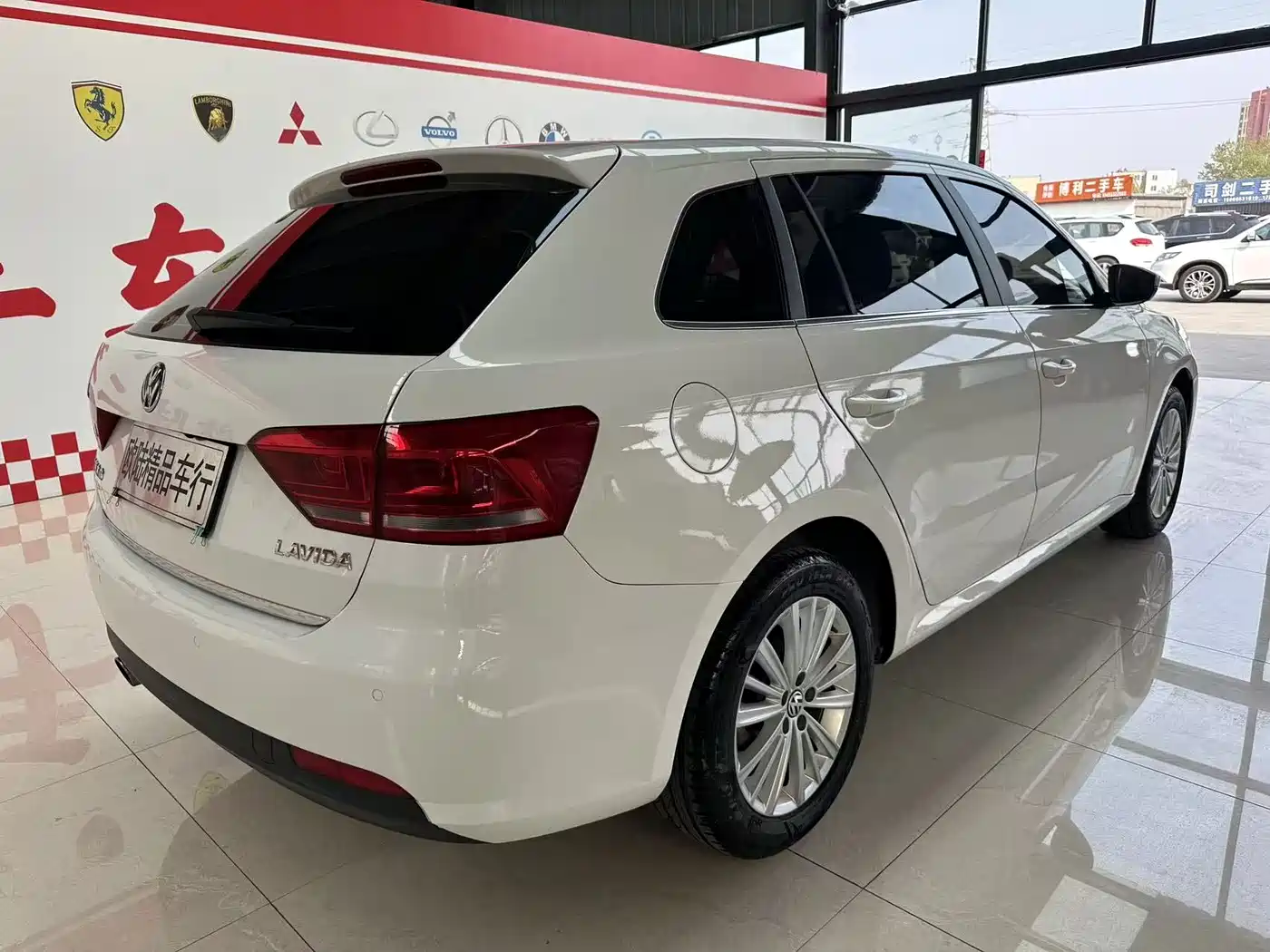 Volkswagen Lavida Tour 2013 1.6L Automatic Comfort фото 12