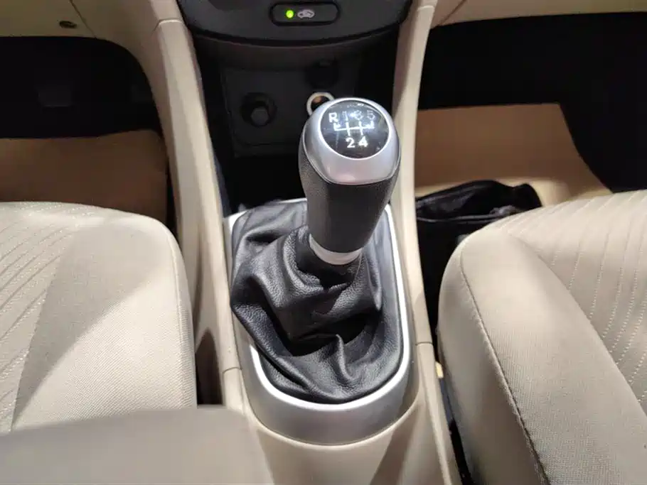 Hyundai Verna 2014 1.4L Manual Top TOP фото 16
