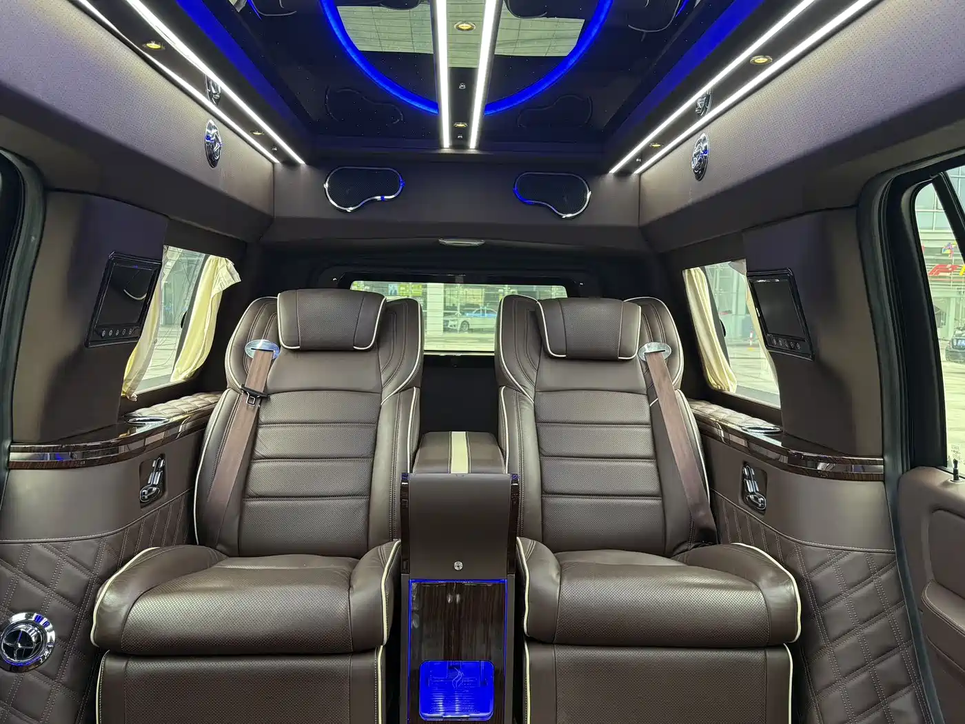 Lincoln Navigator One фото 7