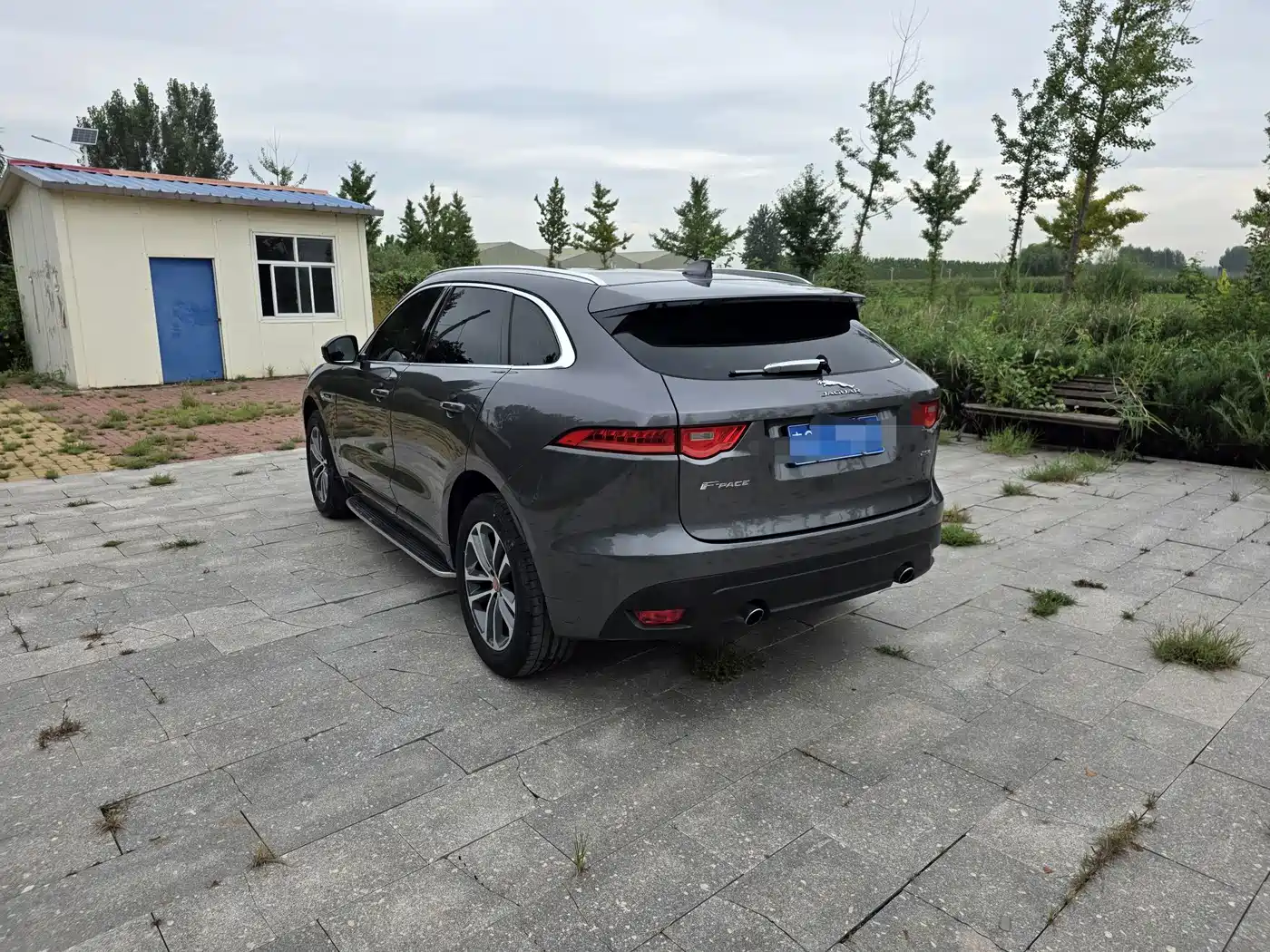 Jaguar F-PACE 2016 2016 2.0T FWD R-Sport Edition