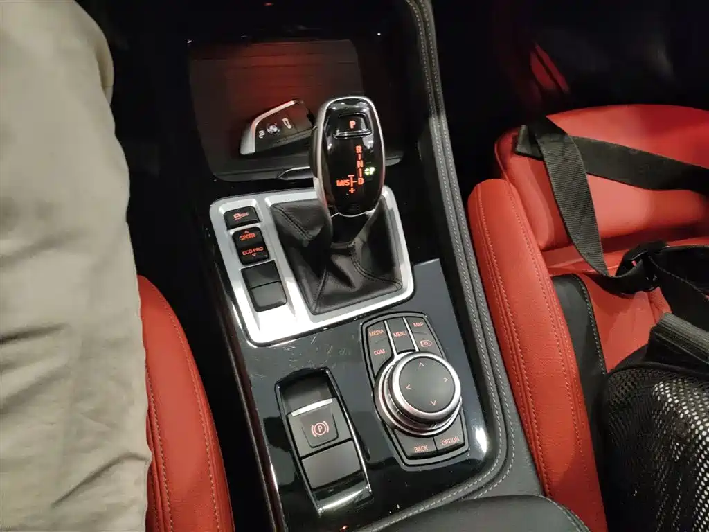 BMW 1 Series 2023 125i M Sport Shadow Edition фото 10