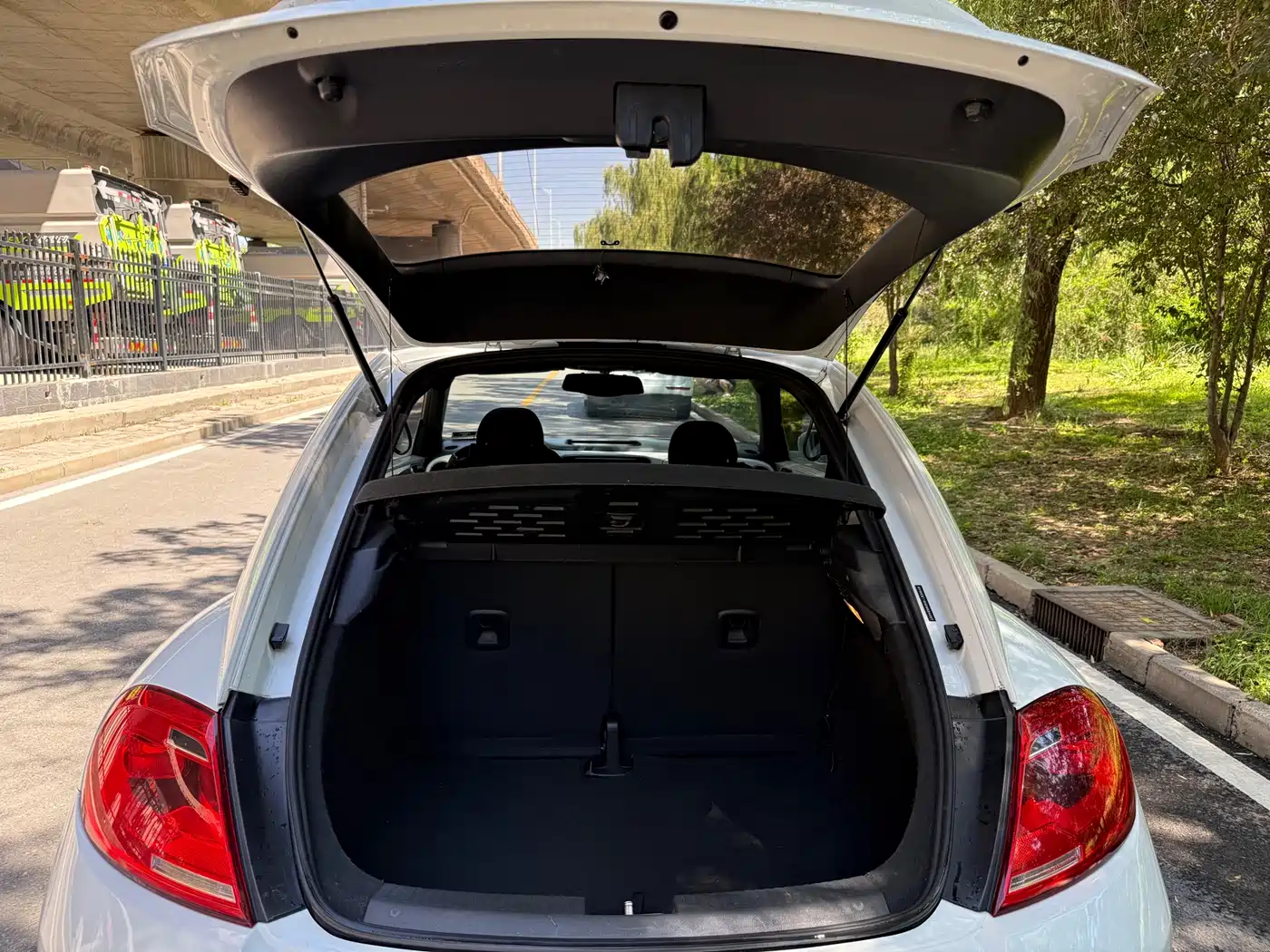 Volkswagen Beetle 2014 1.4TSI Fashion Edition фото 13