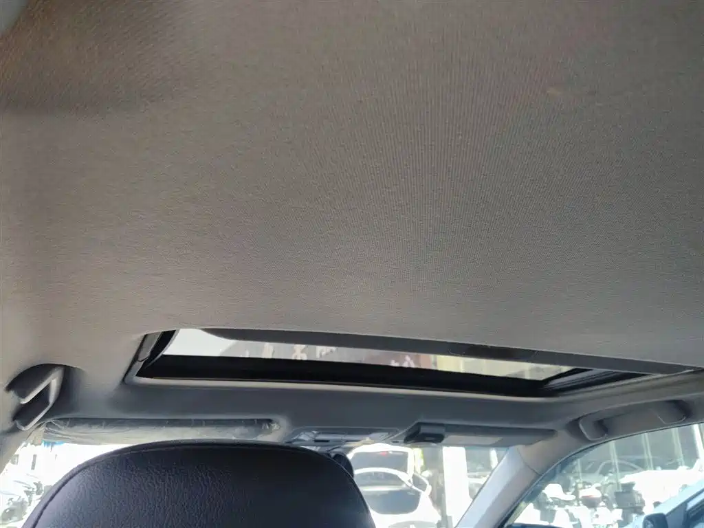 Toyota Camry 2015 2.0G Leading Edition фото 18